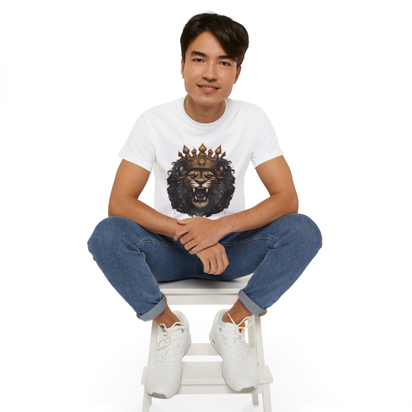 Regal Lion King T-Shirt - Majestic Roaring Lion with Crown Graphic Tee - Unisex, Bold Animal Print Shirt