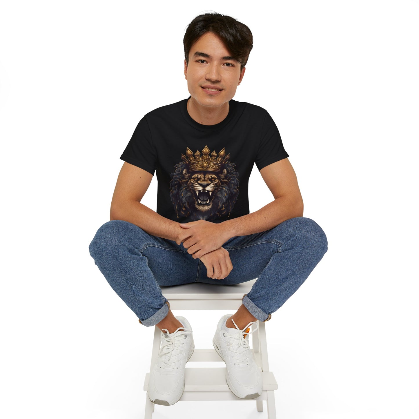 Regal Lion King T-Shirt - Majestic Roaring Lion with Crown Graphic Tee - Unisex, Bold Animal Print Shirt